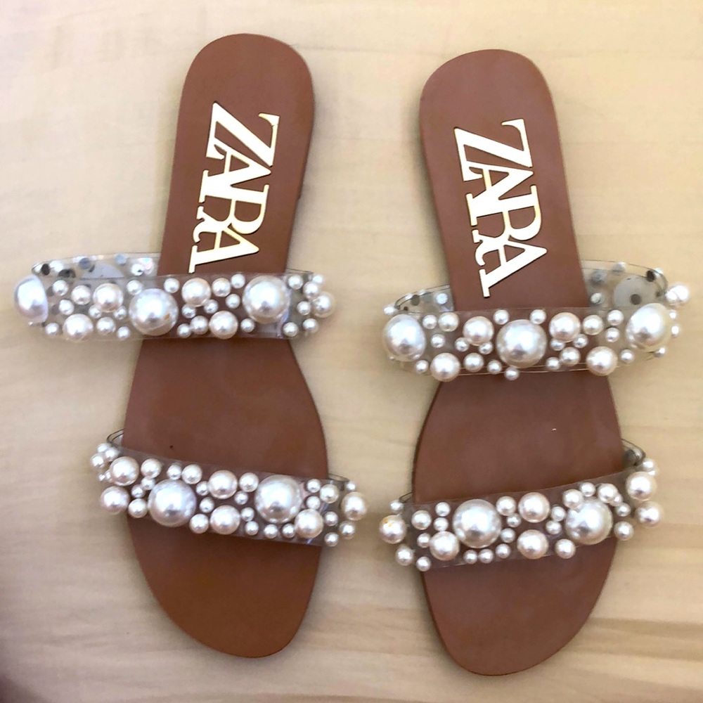 Pearl slides, so fashionable and cute!